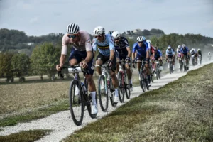 Táticas Intrigantes, Wildcards Questionáveis e Clássicas Revisitadas – Análise do Campeonato Mundial de Gravel UCI 2025