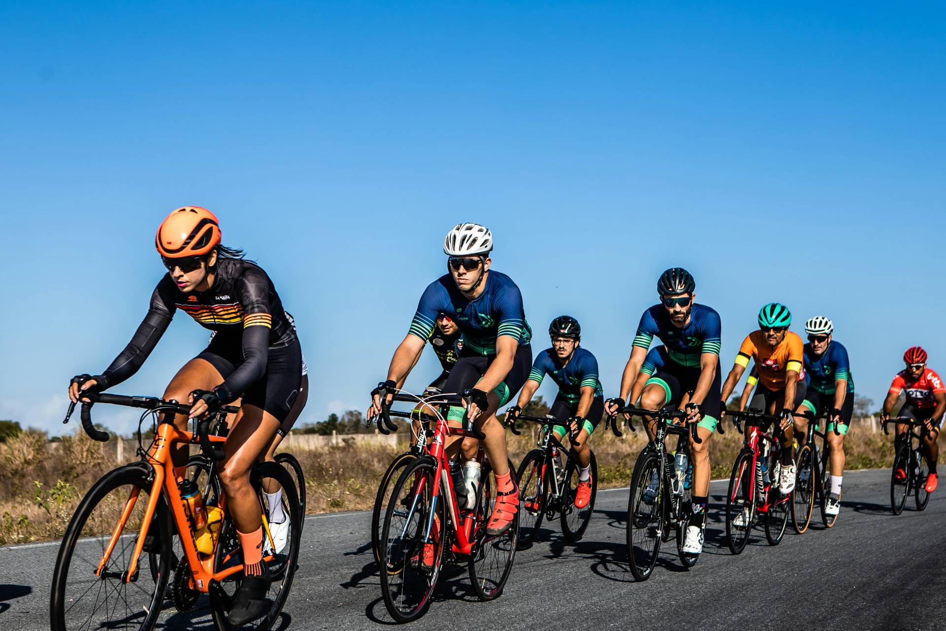 Os 10 Melhores Destinos para Ciclistas no Brasil: Guia Completo 2025