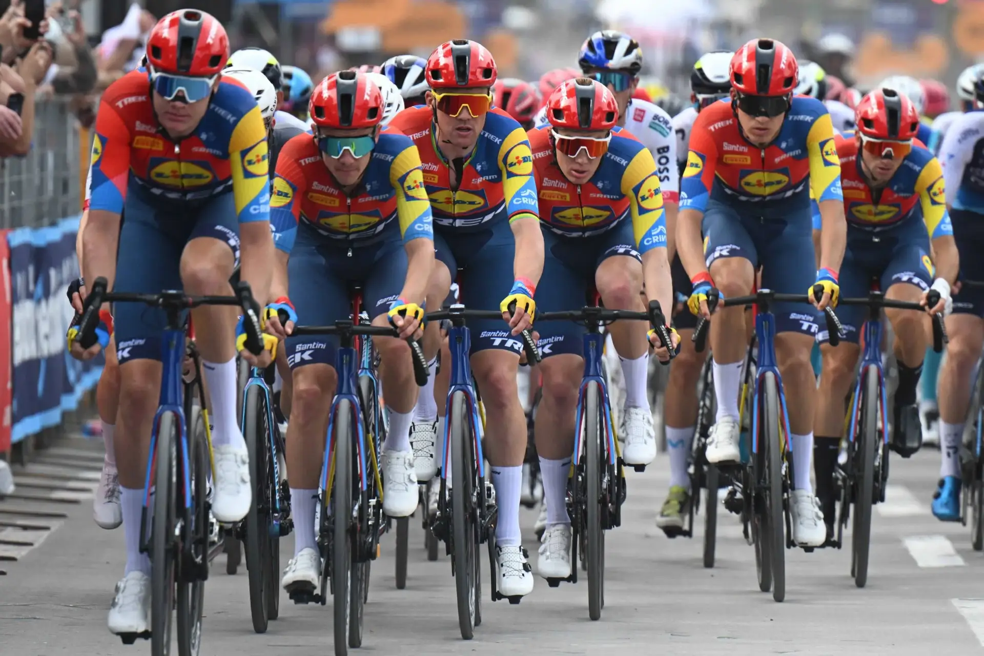 Lidl Assume Controle Majoritário da Equipe Lidl-Trek com Ambições de Dominar o Ciclismo Mundial