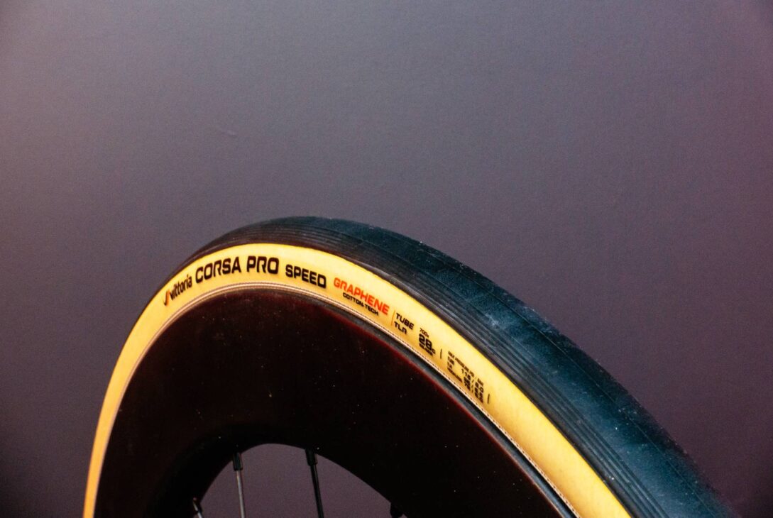 A Revolução dos Pneus Largos no Ciclismo de Estrada