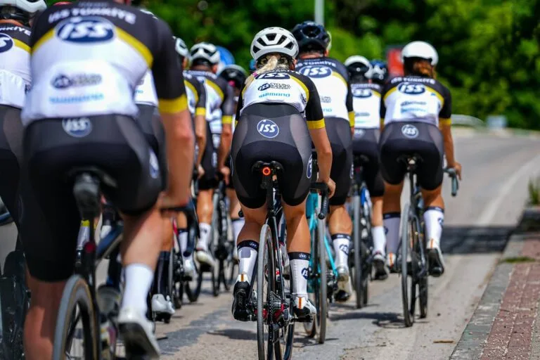 Perda de Peso e Performance no Ciclismo: Mitos, Verdades e Estratégias Comprovadas