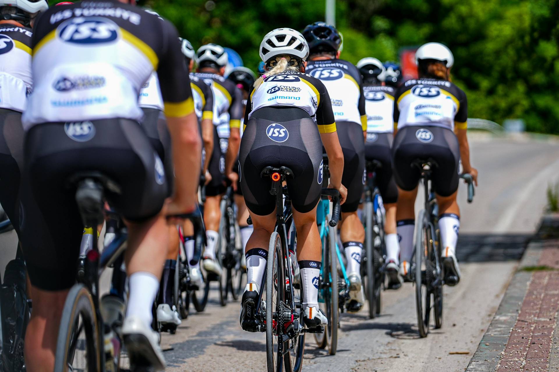 Perda de Peso e Performance no Ciclismo: Mitos, Verdades e Estratégias Comprovadas