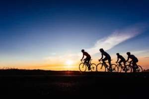 A Revolução das Duas Rodas: Como o Ciclismo e os Grupos de Pedal Transformam o Brasil