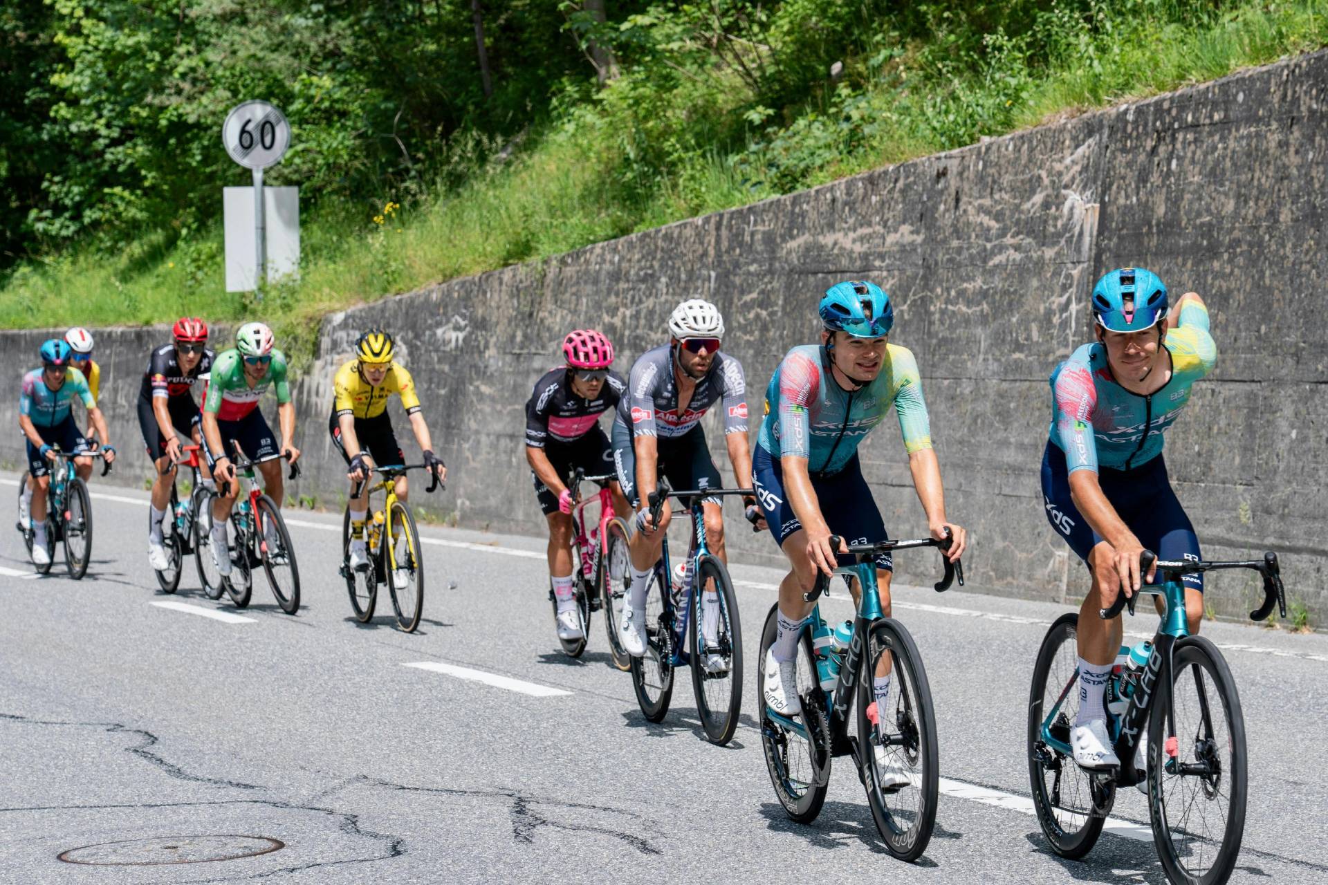 Quanto Ganham os Ciclistas Profissionais? Salário Médio no WorldTour Atinge €500.000 em 2025