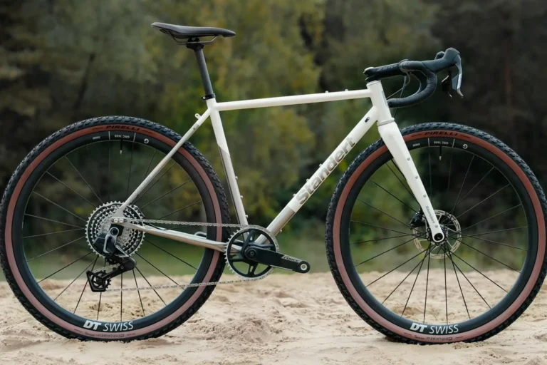 Standert Erdgeschoss: A Bicicleta Gravel de Aço Inoxidável que Desafia as Convenções
