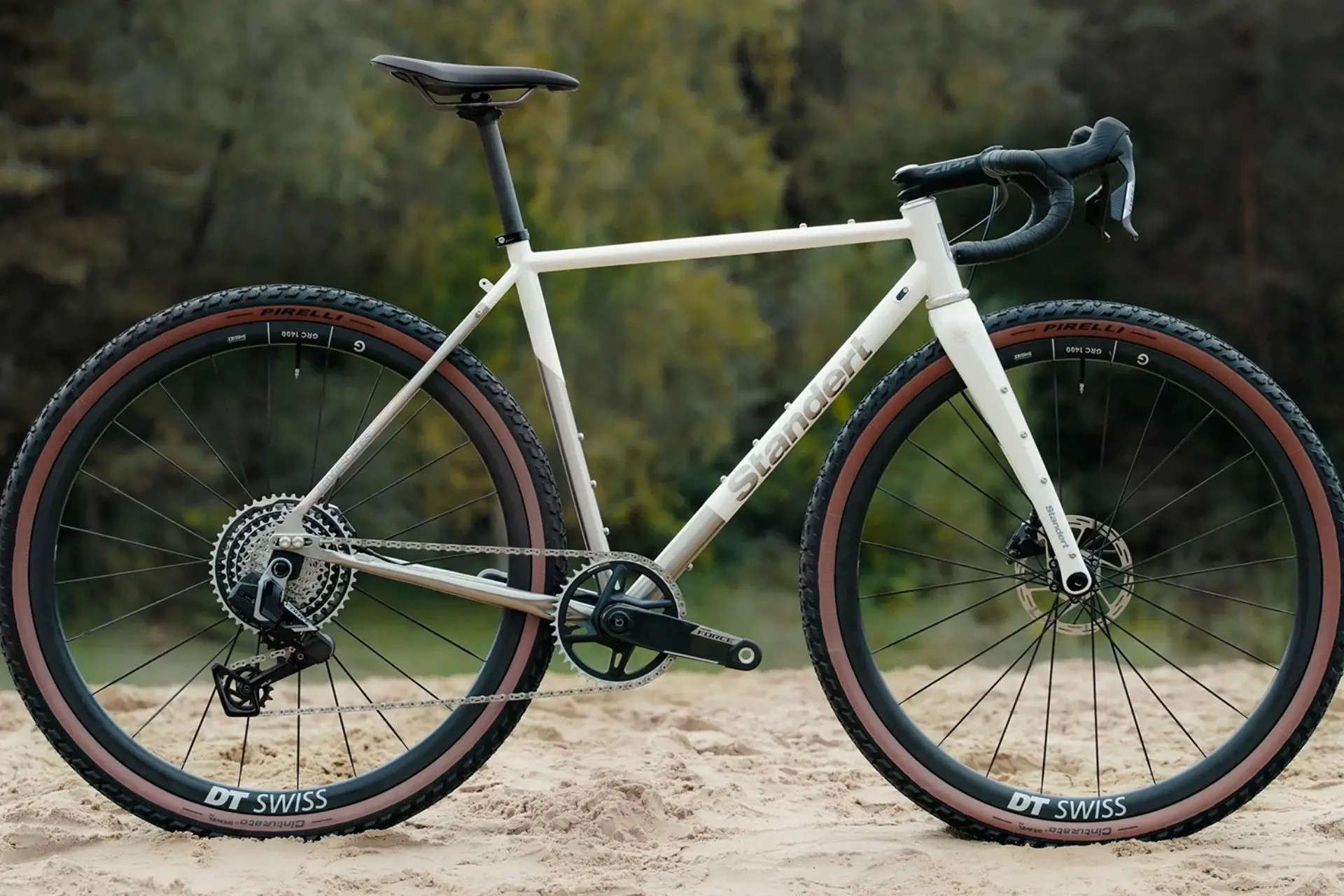 Standert Erdgeschoss: A Bicicleta Gravel de Aço Inoxidável que Desafia as Convenções