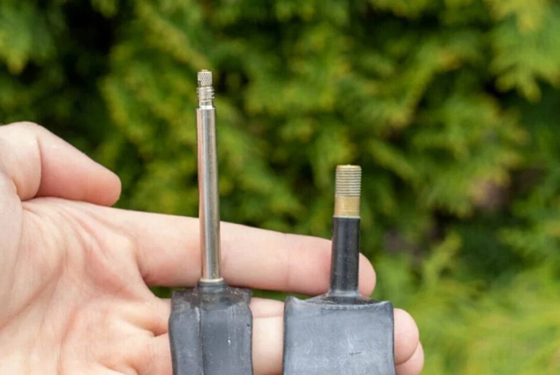 Qual é a diferença entre uma válvula Schrader e uma válvula Presta?