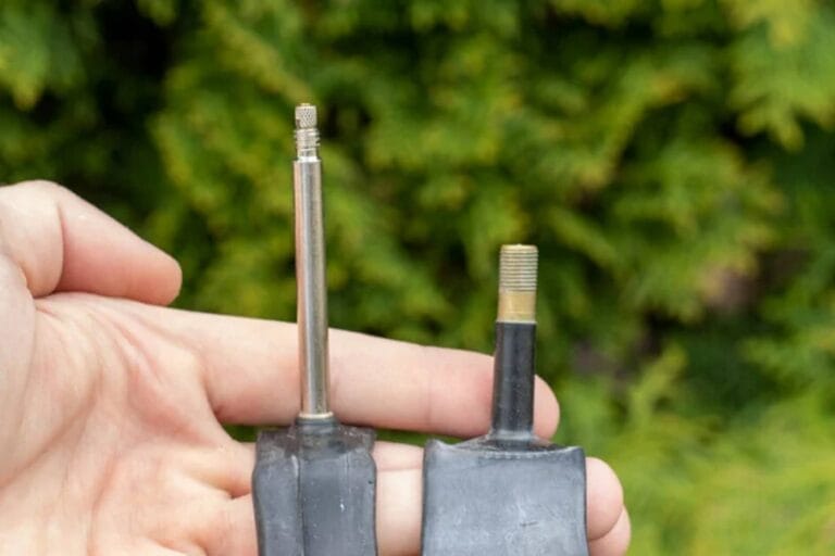 Qual é a diferença entre uma válvula Schrader e uma válvula Presta?