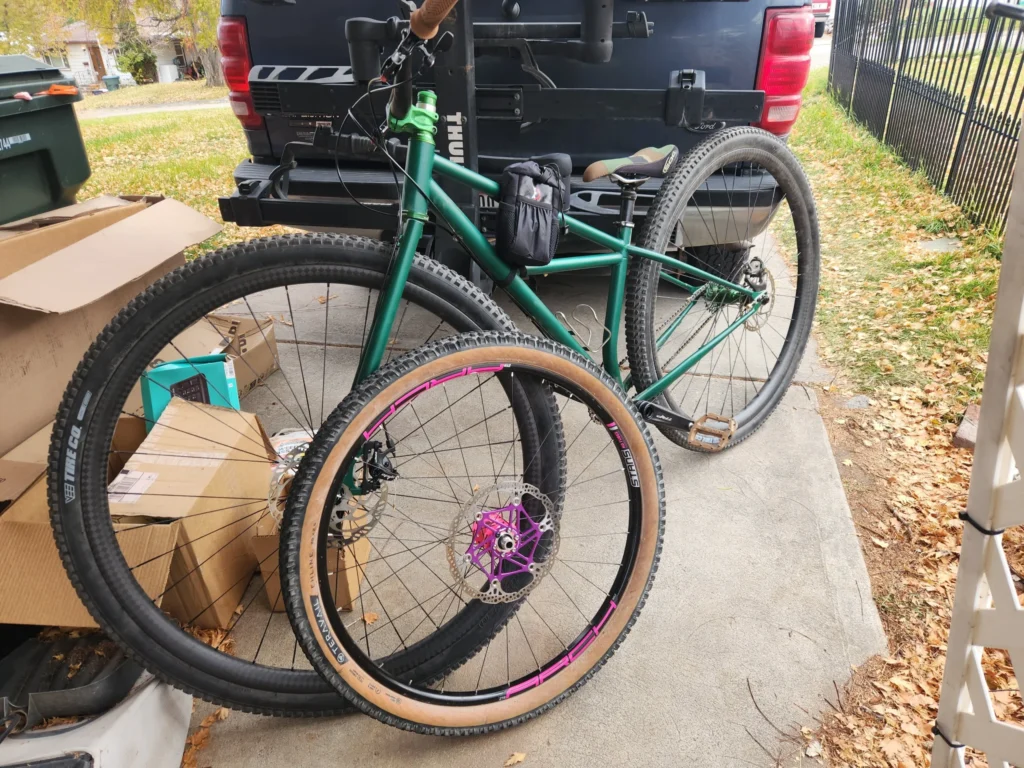 Diferença de uma MTB de 19 polegadas para uma de 32 polegadas.