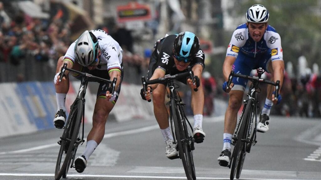 O polonês Michal Kwiatkowski dispara em velocidade para vencer a 108ª edição da Milão-San Remo.
Crédito da imagem: Getty Images