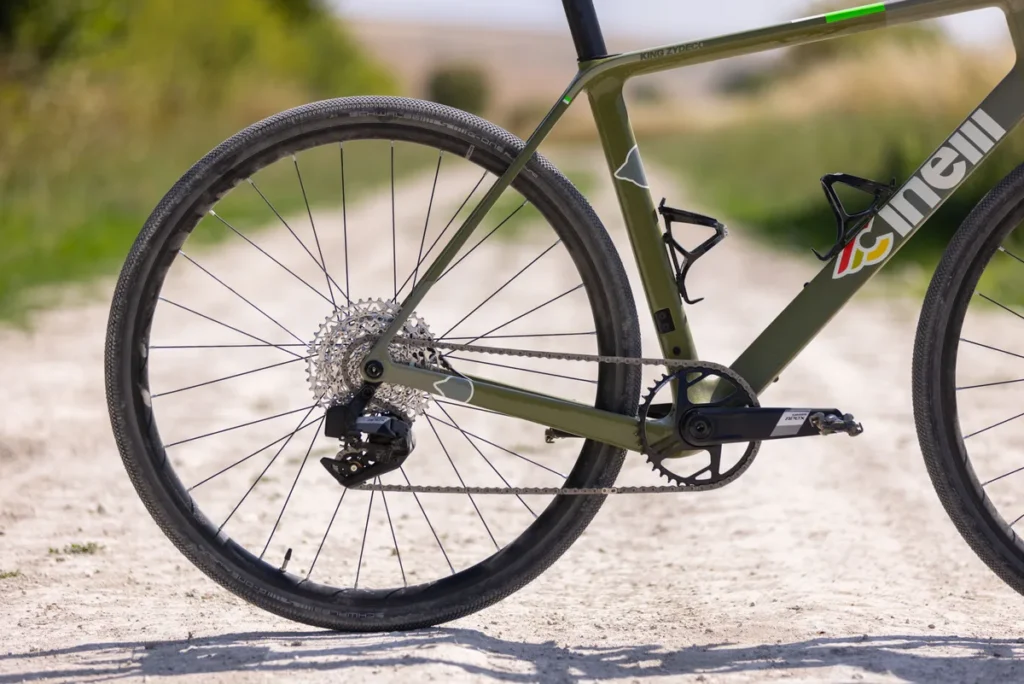 O SRAM Apex XPLR AXS é uma opção de transmissão para gravel com ótimo desempenho e preço mais acessível.