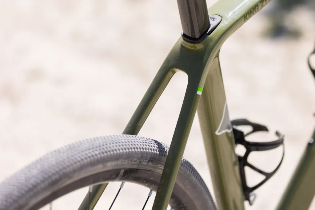 O King Zydeco 2 tem espaço livre para pneus de 45 mm. 