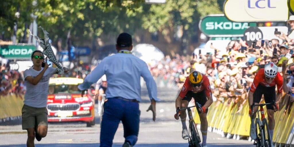 Protestador Pró-Palestina no Tour de France 2025 Recebe Multa de €300