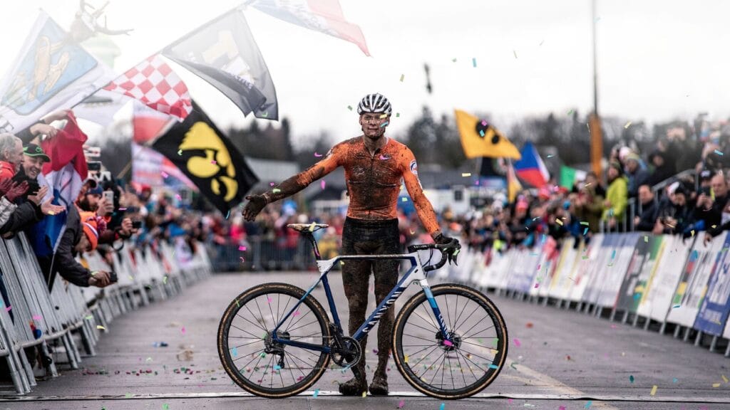 Mathieu van der Poel conquista seu segundo Campeonato Mundial de Ciclocross consecutivo em fevereiro de 2020 (Crédito da imagem: Canyon)