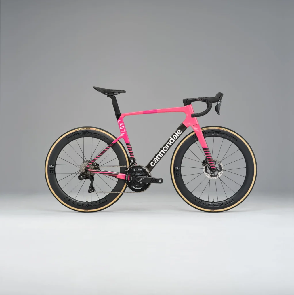 A Cannondale SuperSix Evo EF Pro Cycling de 2025. Ciclismo EF Pro