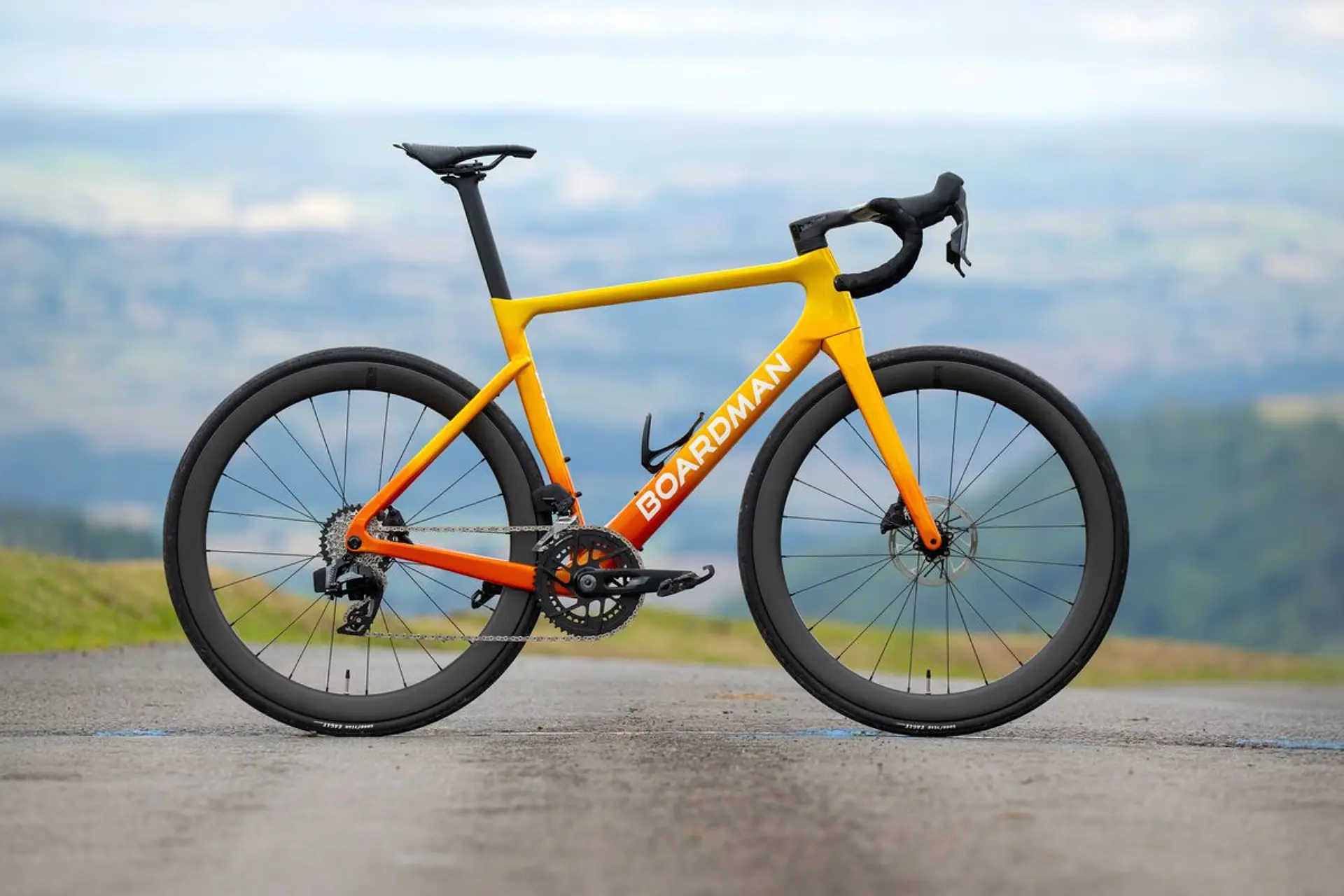 Boardman SLR 9.4 Carbon Ltd 2025: Uma Bike Perfeita Para Todas as Estradas