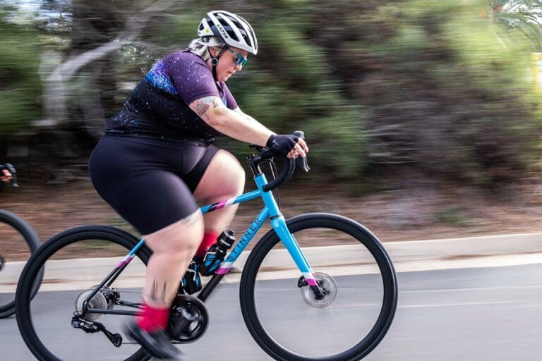 O Ciclismo Realmente Ajuda a Eliminar Gordura Abdominal? Especialistas Explicam