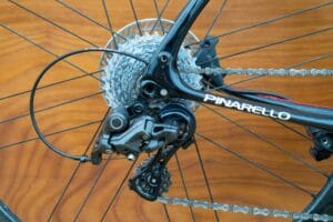 Como ajustar o câmbio traseiro para uma melhor troca de marchas