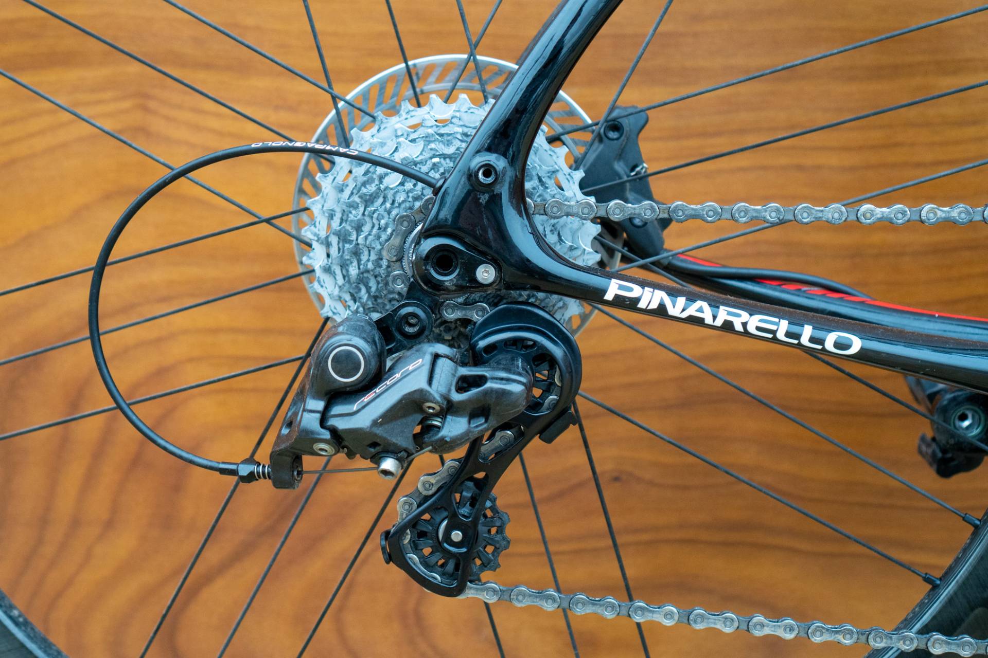 Como ajustar o câmbio traseiro para uma melhor troca de marchas