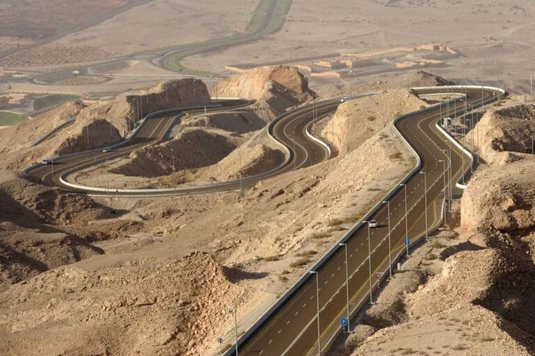 Emirados Árabes Constroem Montanha Artificial para Mundial de Ciclismo 2028? Polêmica Agita Pelotão