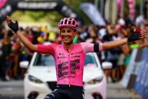 Esteban Chaves Anuncia Aposentadoria aos 35 Anos: O Legado do Colombiano que Conquistou a Il Lombardia