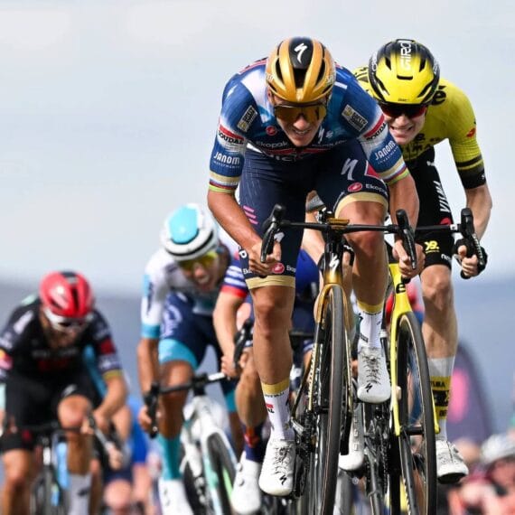 Estratégia Nutricional de Remco Evenepoel na Red Bull: Como Carboidratos Periodizados e Treino Intestinal Revolucionam o Ciclismo