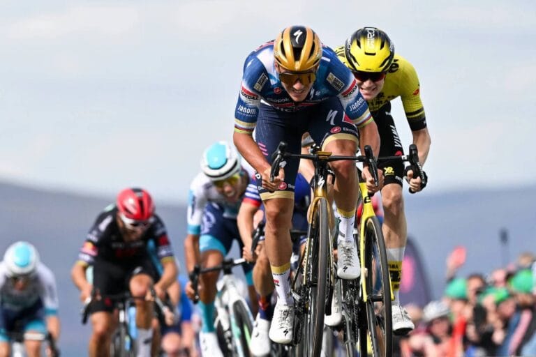 Estratégia Nutricional de Remco Evenepoel na Red Bull: Carboidratos Periodizados e Treino Intestinal