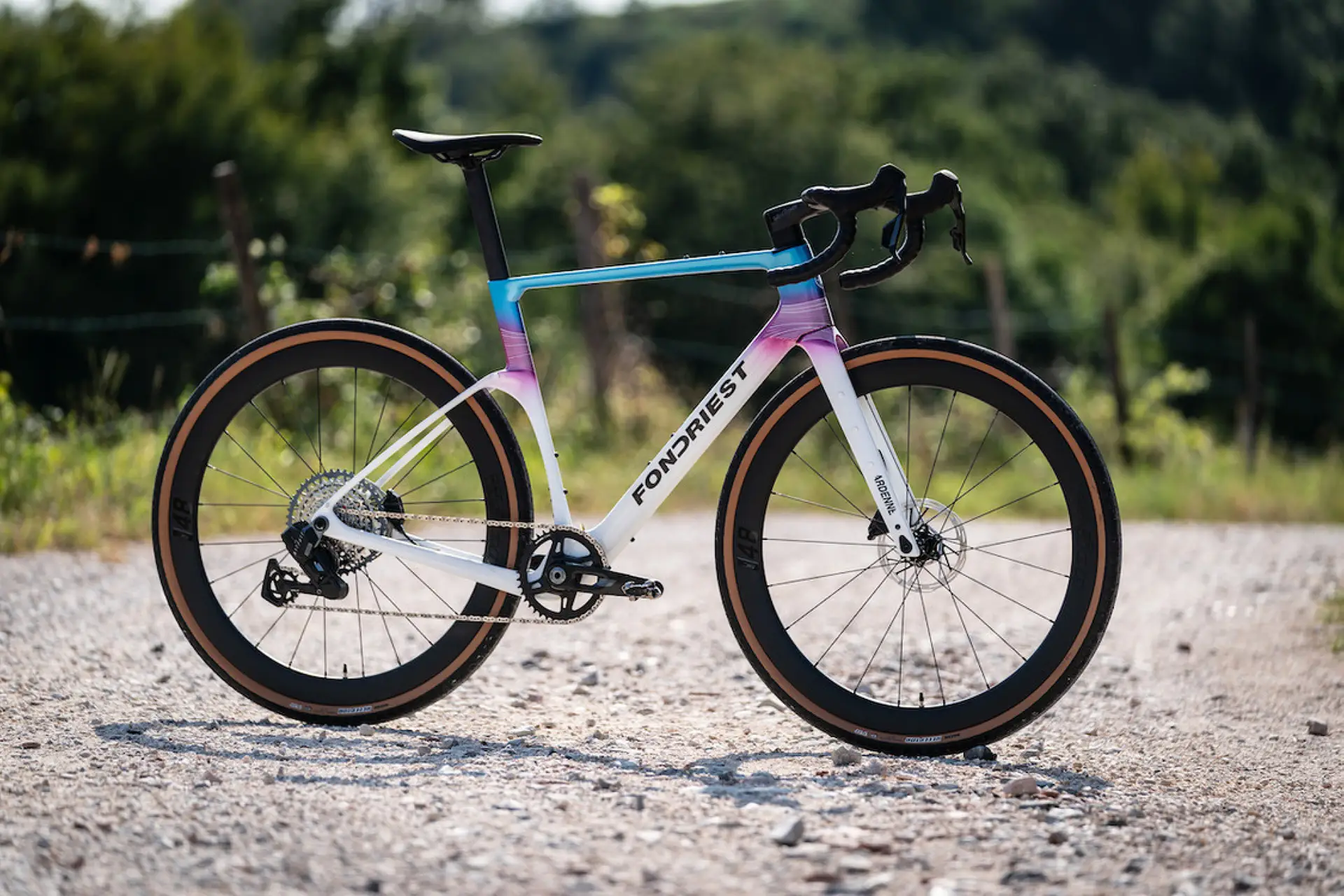 Fondriest Pai e Filha Enfrentam o Desafio Extremo do Gravel no Coração da África do Sul