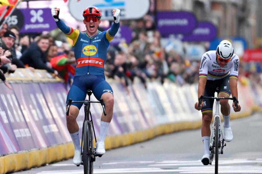 Final Gent-Wevelgem: Pedersen supera Van der Poel em uma final épica entre campeões mundiais.