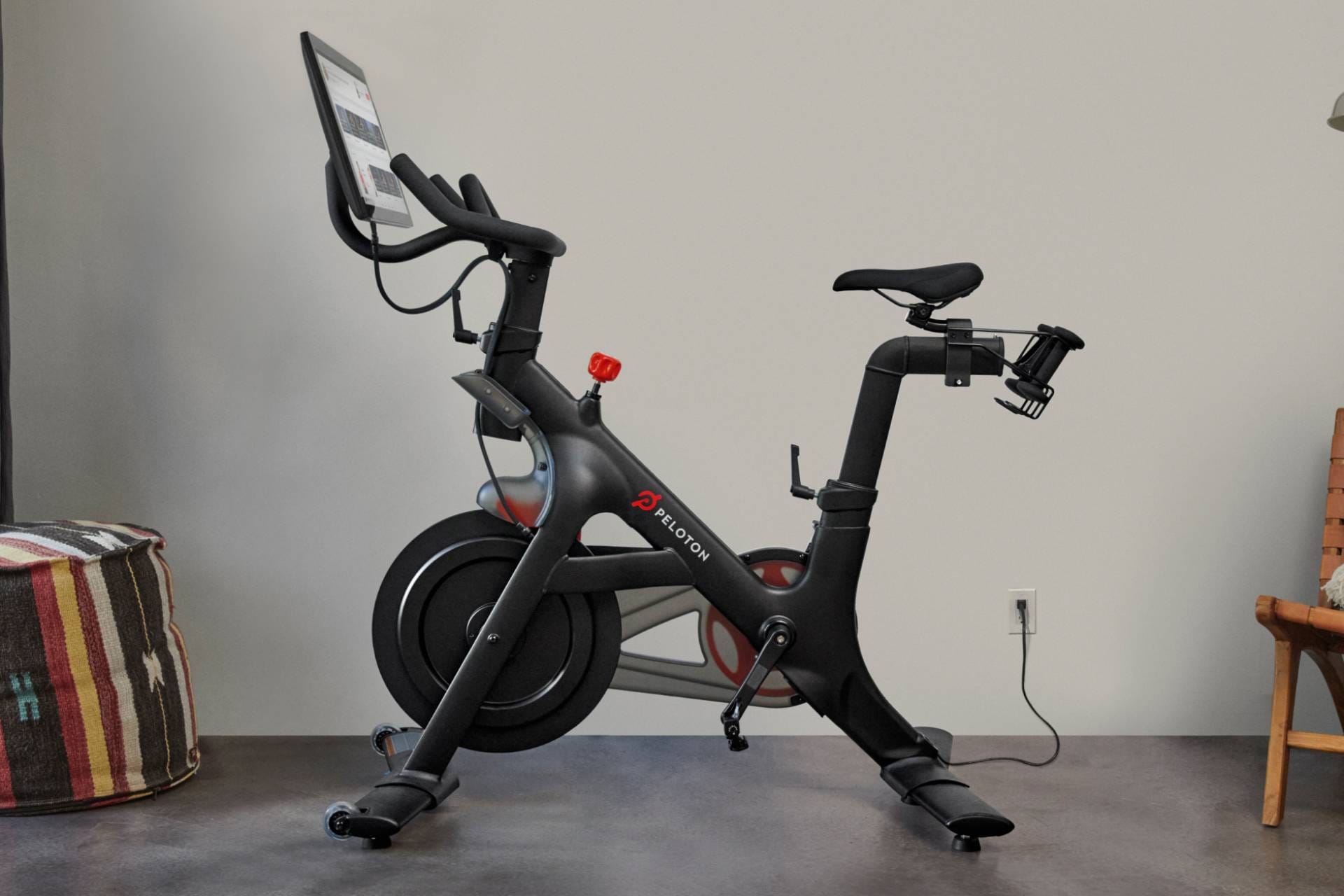 Peloton Alerta 900 Mil Usuários Sobre Risco Grave em Bicicletas Ergométricas