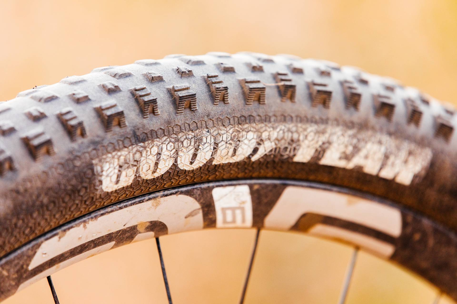 Pressão Ideal para Pneus de Bicicleta Aro 29: Guia Completo de Calibragem