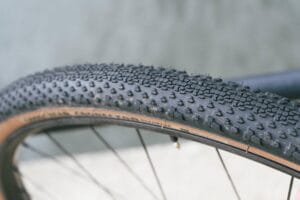 Pressão de Pneus para Gravel: O Guia Completo para Calibrar sua Bike