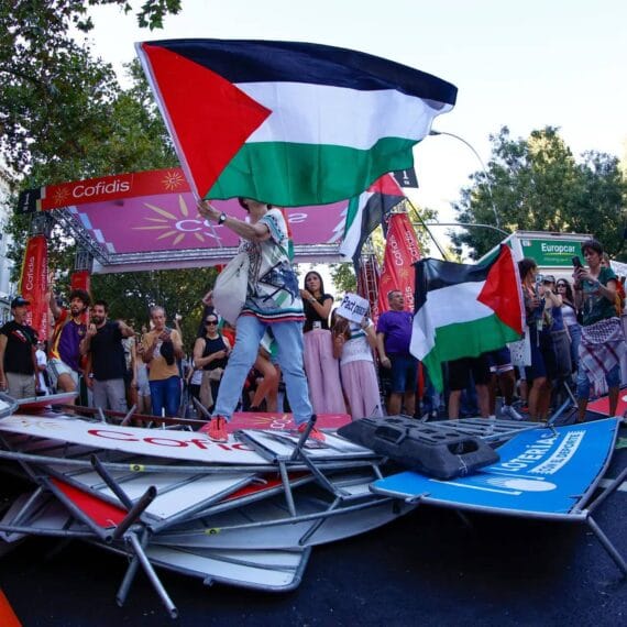 Protestador Pró-Palestina no Tour de France 2025 Recebe Multa de €300