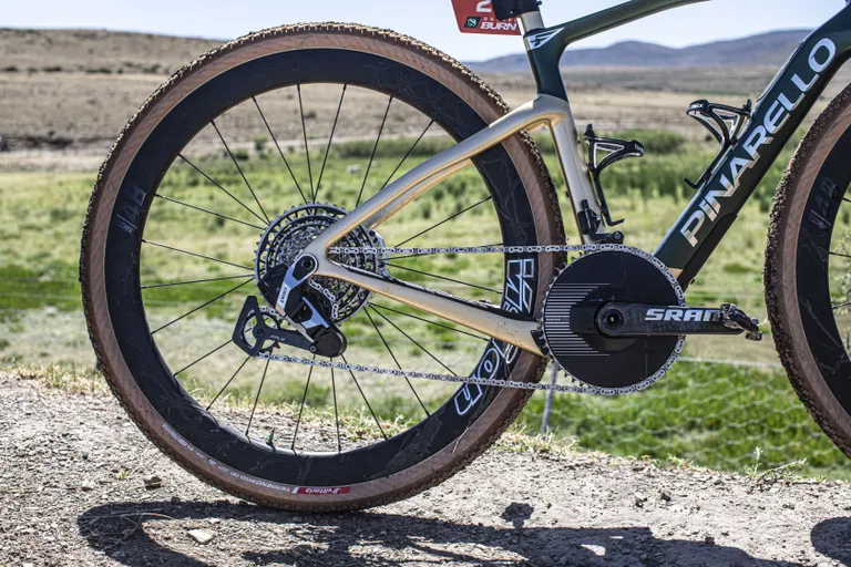 O conjunto de pedivela 50T, 11-46T, garantiu uma boa combinação de marchas para velocidade máxima e subida.

(Crédito da imagem: Aaron Borrill)