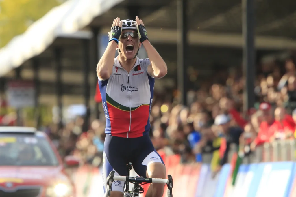 Rui Costa vencendo o Campeonado Mundial de Ciclismo. A competição decorreu em Florência, Itália.
