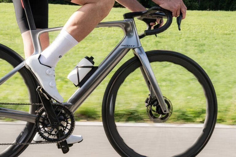 Scott Fastlane: A Bicicleta Elétrica que Revoluciona o Ciclismo de Estrada com Potência Invisível