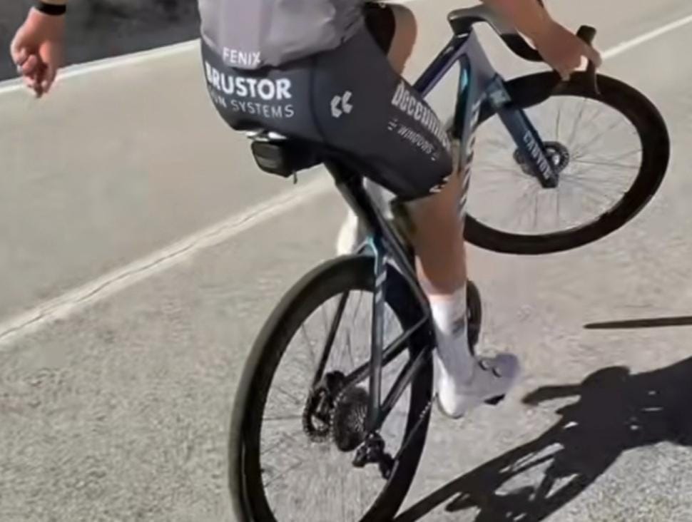 Bicicleta de estrada Canyon não lançada de Mathieu van der Poel para 2026