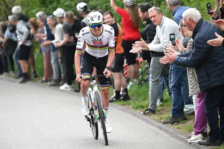Tadej Pogačar: A Trajetória do Fenômeno Esloveno nas Grandes Voltas e Monumentos