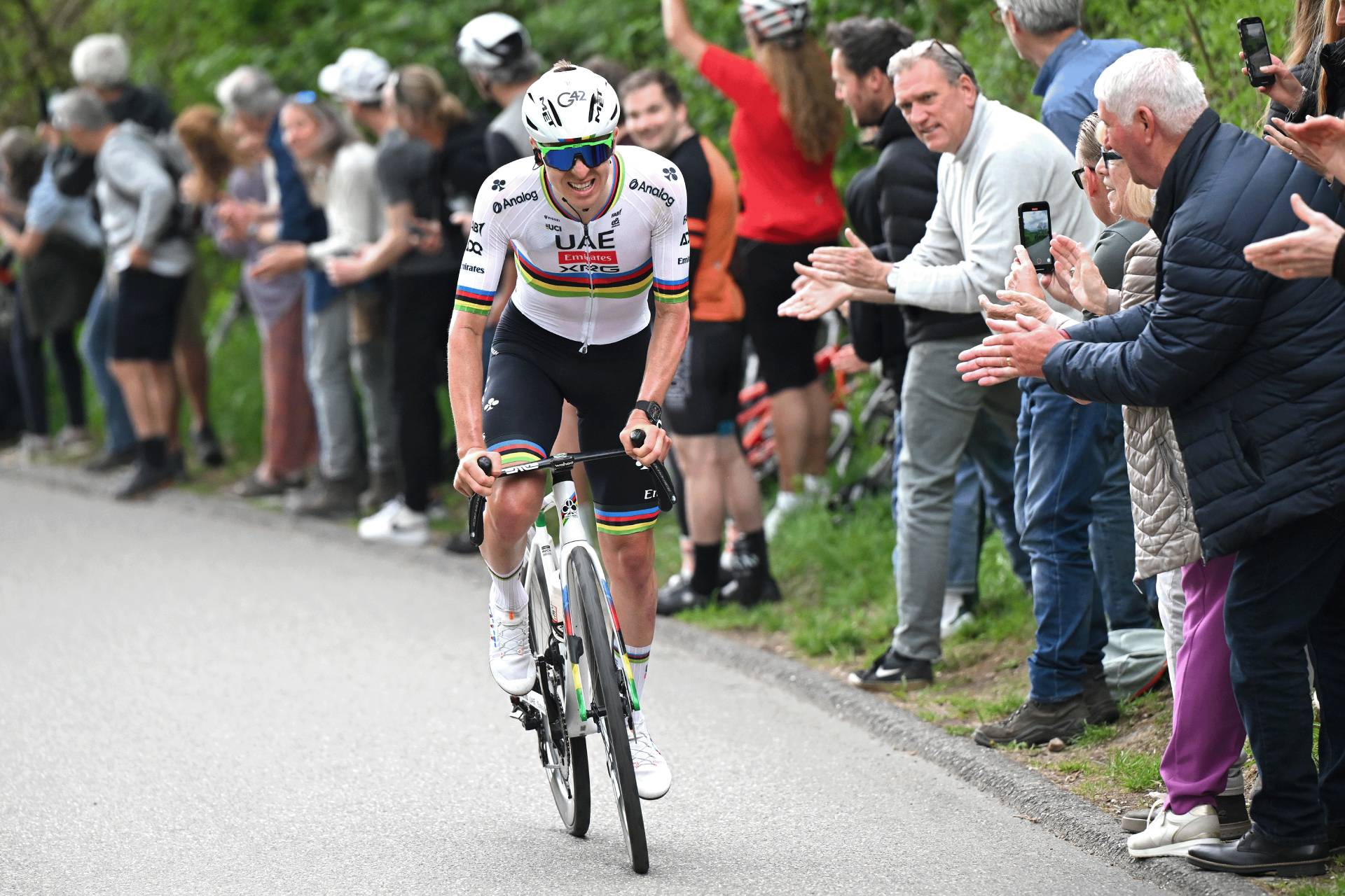 Tadej Pogačar: A Trajetória do Fenômeno Esloveno nas Grandes Voltas e Monumentos