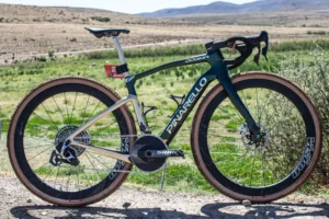 Tom Pidcock e Sua Pinarello Dogma GR na Gravel Burn: Análise dessa Máquina