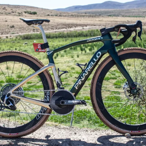 Tom Pidcock e Sua Pinarello Dogma GR na Gravel Burn