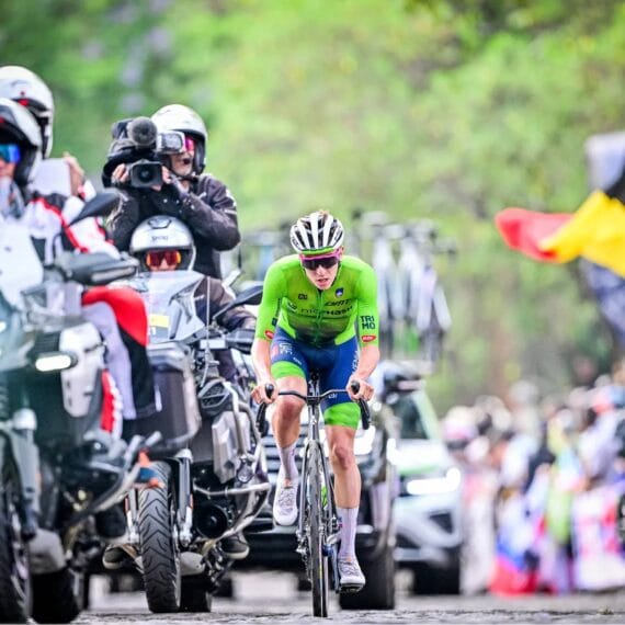A Polêmica Vantagem das Motos no Ciclismo