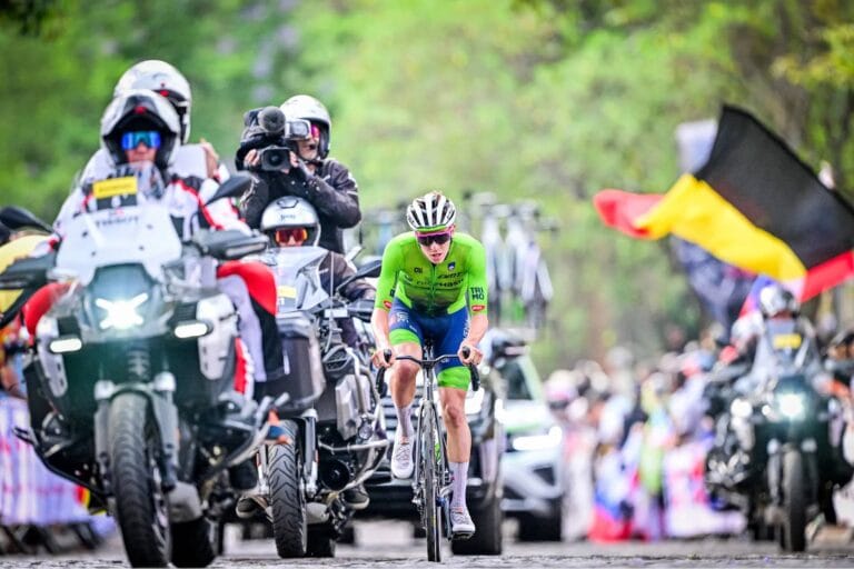 A Polêmica Vantagem das Motos no Ciclismo: Como o Vácuo Aerodinâmico Está Mudando o Resultado das Corridas