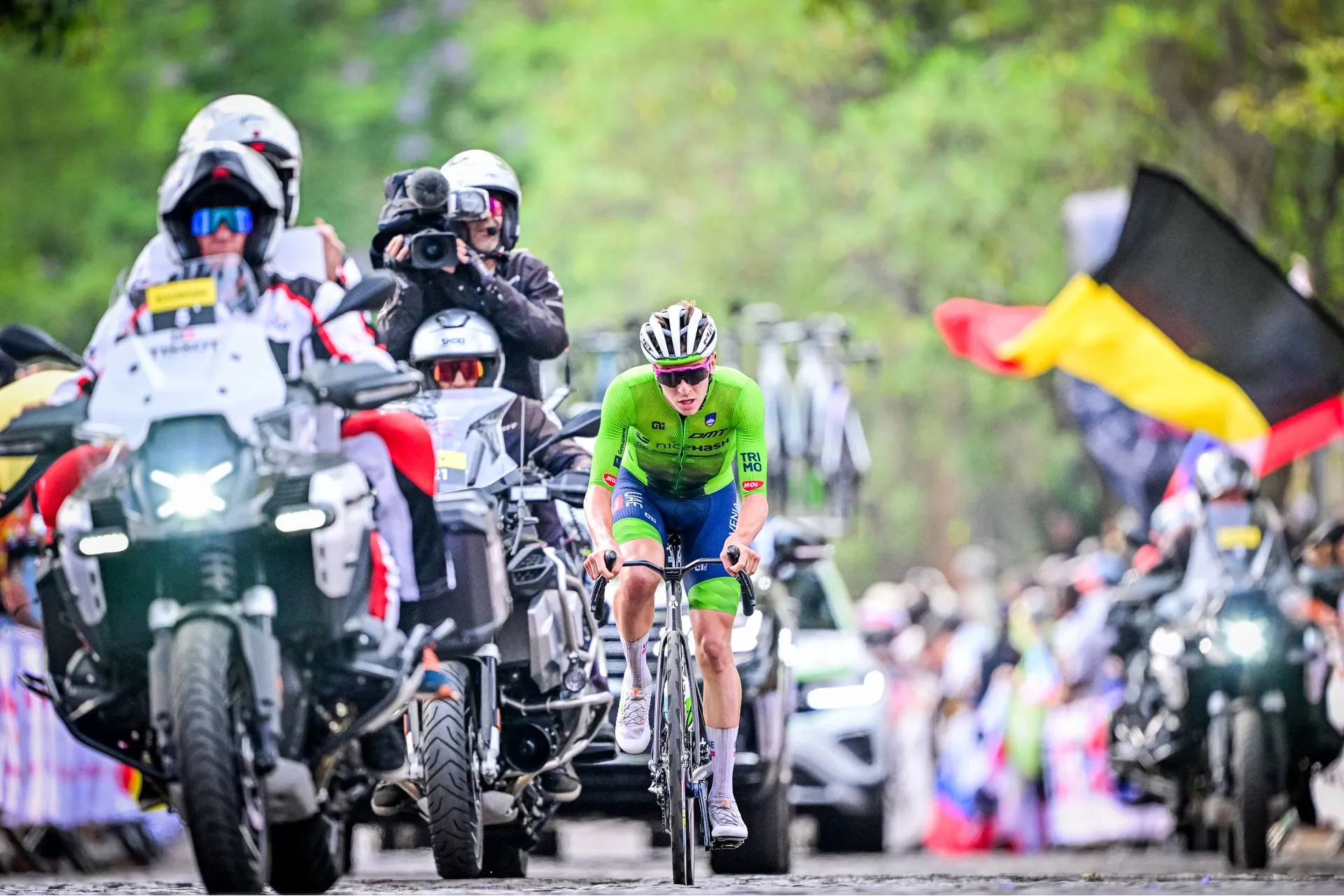 A Polêmica Vantagem das Motos no Ciclismo: Como o Vácuo Aerodinâmico Está Mudando o Resultado das Corridas