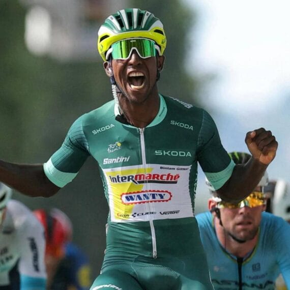 Biniam Girmay Assina com NSN Cycling.