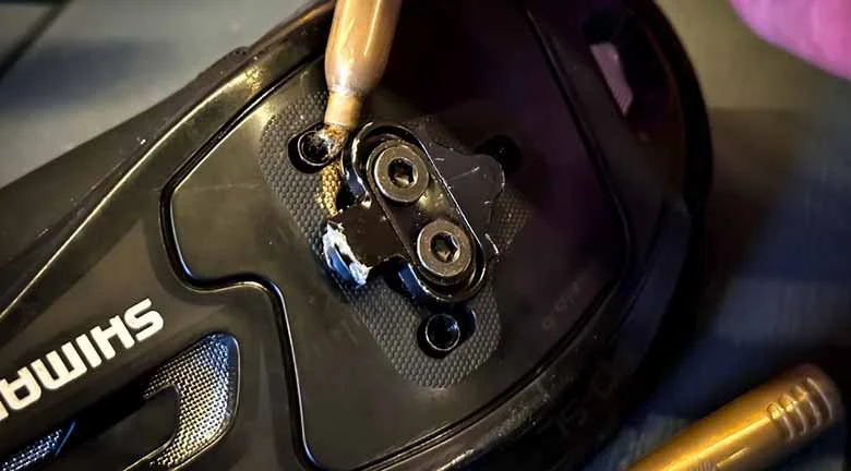 Use uma caneta para contornar o formato dos taquinhos antes de removê-los