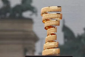 Disputa Financeira Ameaça Giro d’Italia 2026: Equipes Recusam Propostas da RCS para Início na Bulgária