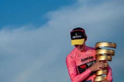 Foto do vencedor do Giro d'Italia 2025 - Simon Yates