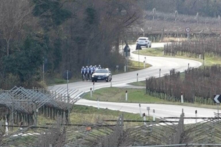 Motorista com “ódio generalizado por ciclistas” é preso após atirar contra equipe italiana de ciclismo