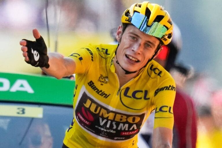 Jonas Vingegaard relembra celebração histórica da Vuelta: Foi uma desgraça para o ciclismo